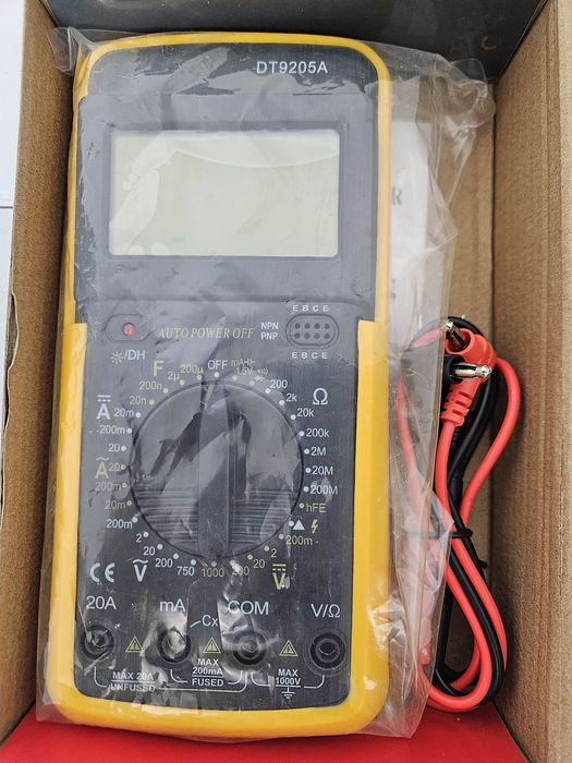 Дигитален мултицет/професионален с опция за измермане на кондензатори