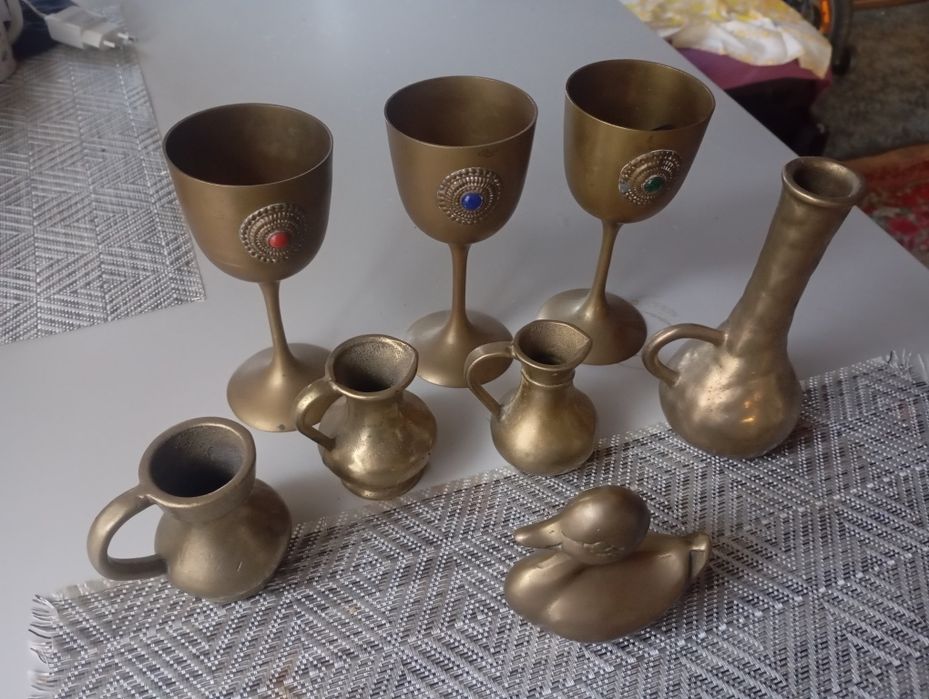 Vând pahare vechi bronz