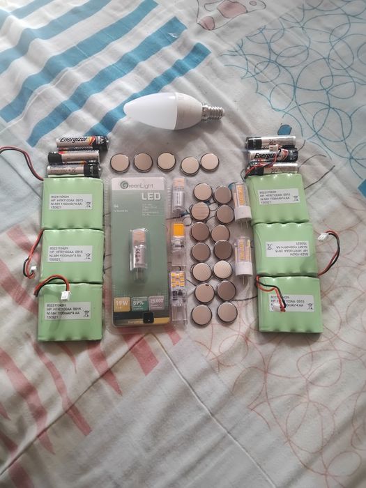 LED крушки и батерии