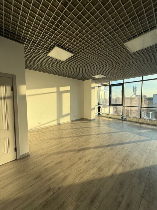 Ищем девушку для совместной аренды кабинета