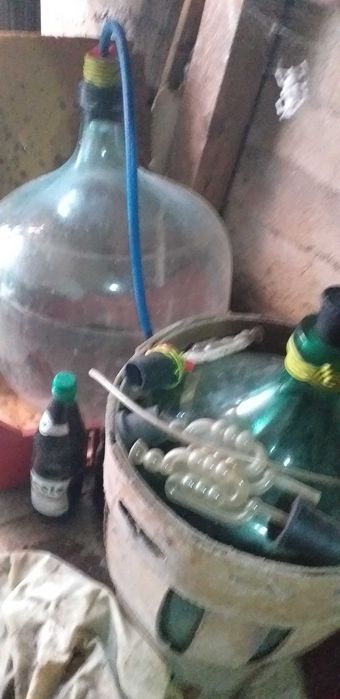 Vand damigene pentru vin diferite marimi