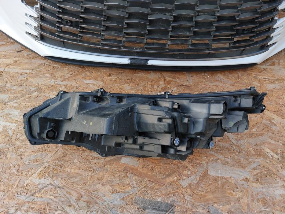 Bara fata grila far dreapta lexus rx 5 450 full led