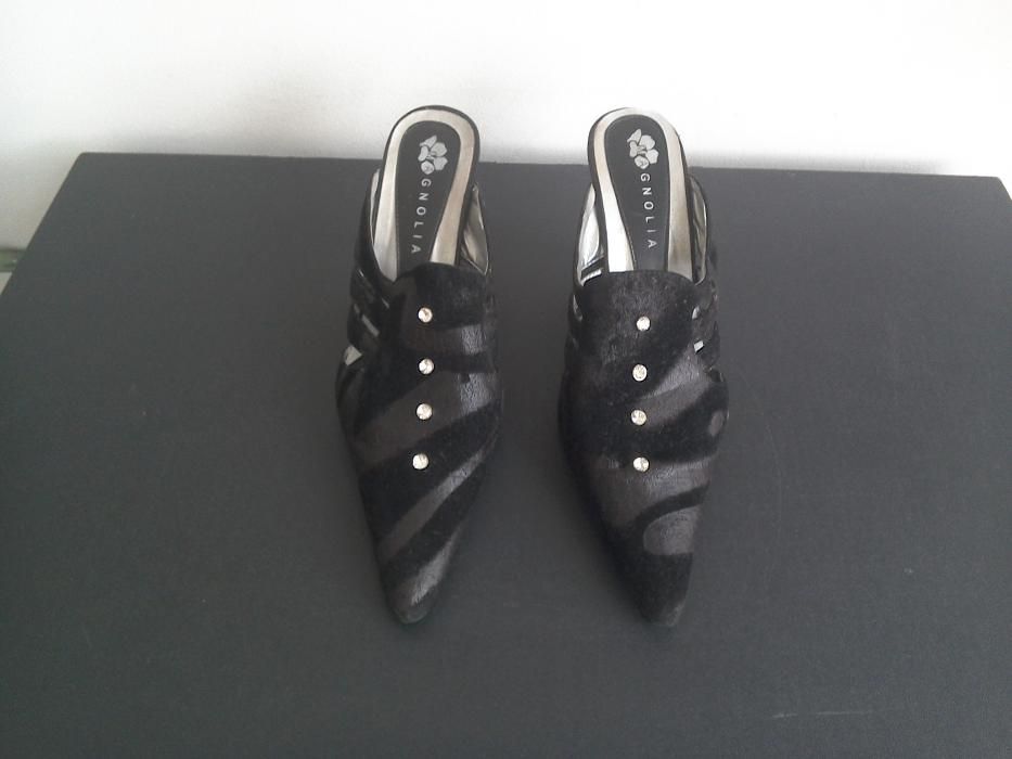 Saboți din imitație catifea, negrii, deosebiți, cu cristale