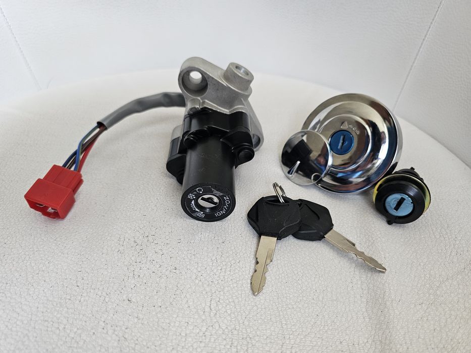 Set Comutator contact/cheie, buson si lacat compartiment Yamaha V-STA