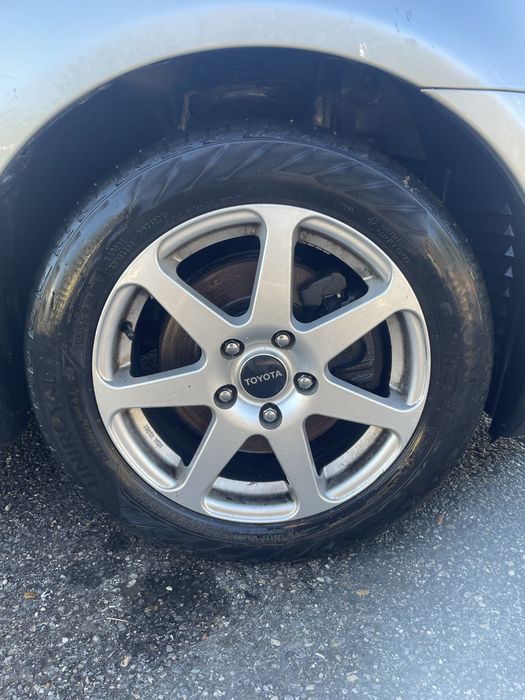 Тойота авенсис