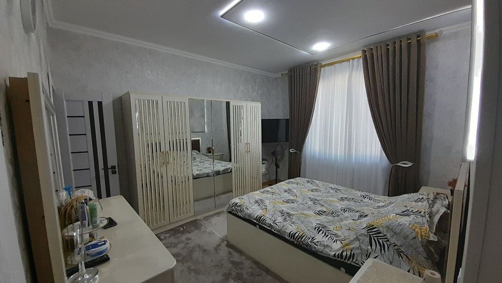 Срочно  2  этажли евро коттеж сотилади!