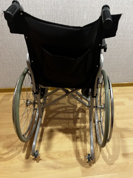 Продам инвалидную коляску