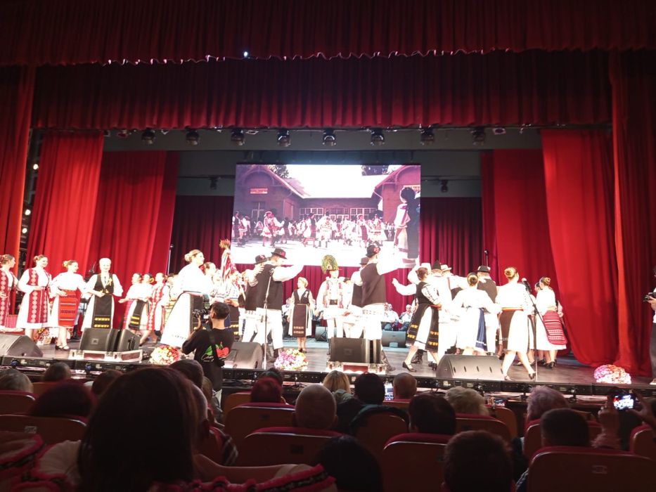 Mixare video și streaming din 4 surse  pt creatorii de conținut.