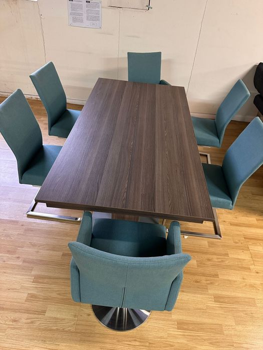 Vand masa extensibila cu scaune incluse