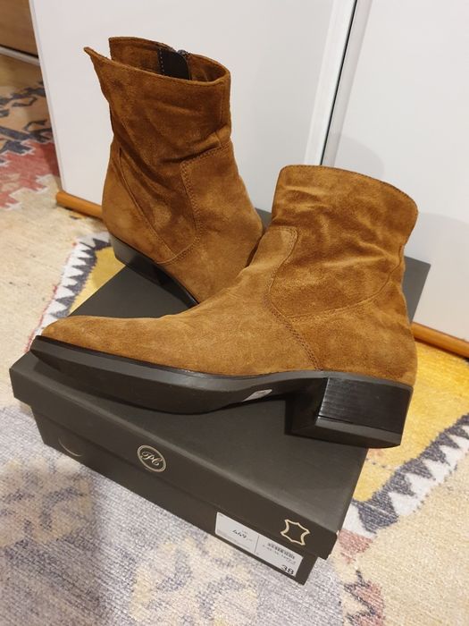 Botine din piele intoarsa