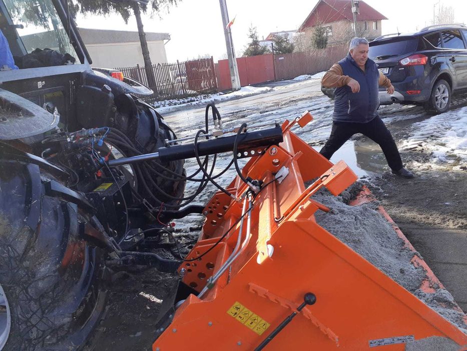 Sararita cu autoincarcare pentru tractor, prindere in tiranti