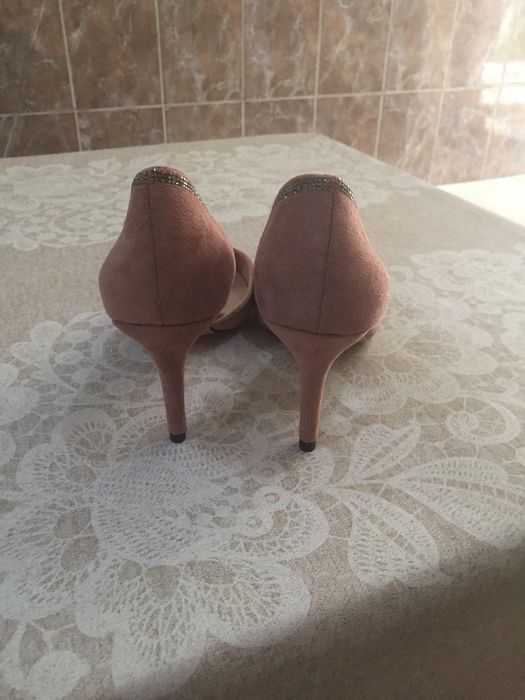 Продается новые туфли фирма Bassoni 36 размер. Цвет мокрый роза