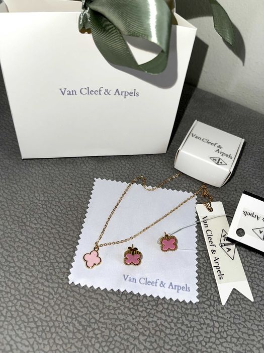 детелина колие обеци златни розови сет комеплект бижу van cleef чанта