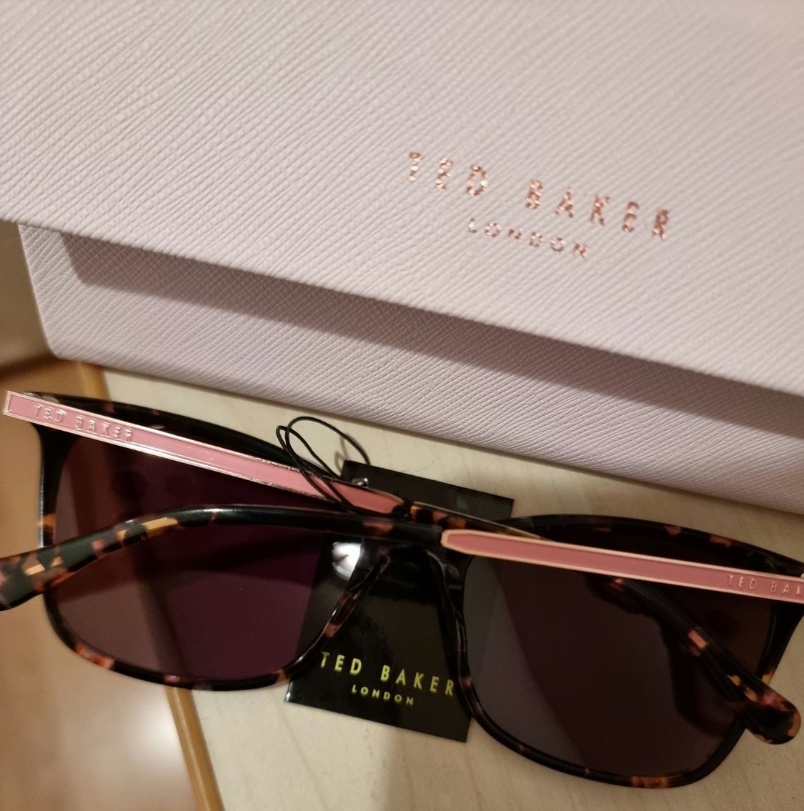 Ochelari de soare noi Ted Baker