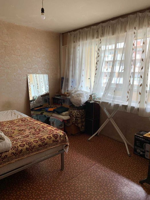 Продава двустаен апартамент  -  панел в кв. "Запад".