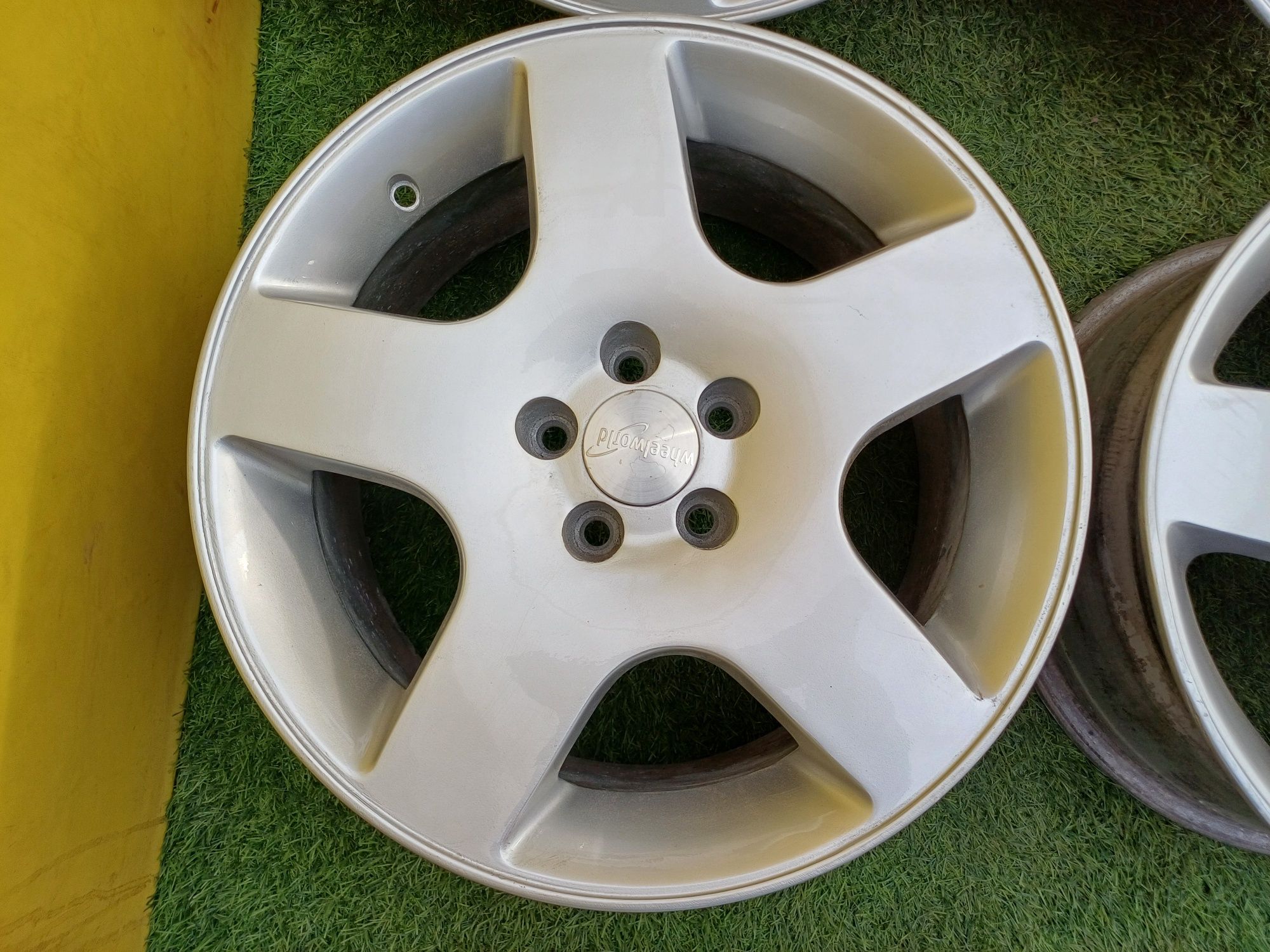 Диски R16 5×100 на Volkswagen и другие.