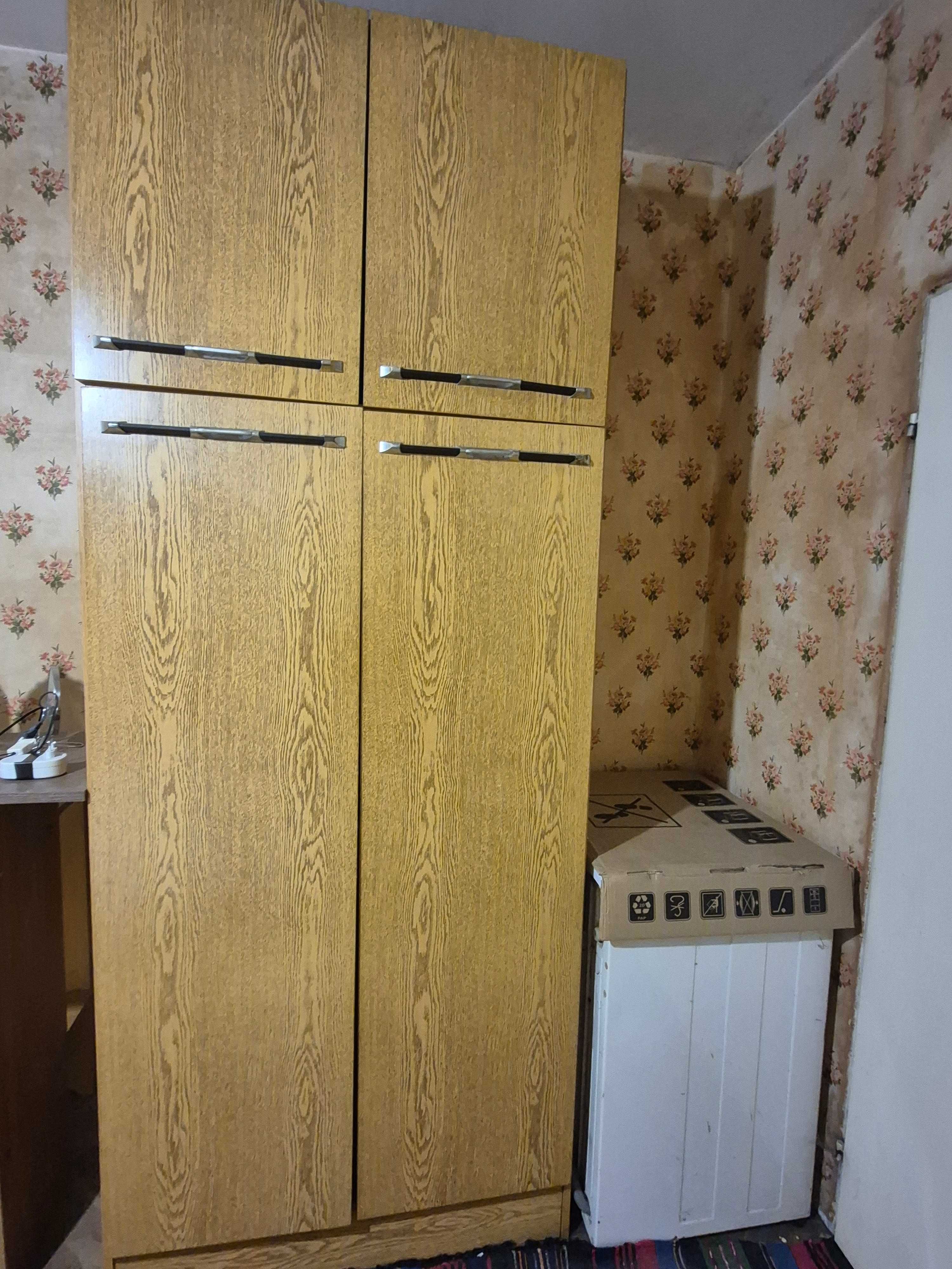 Гардероб с надстройка