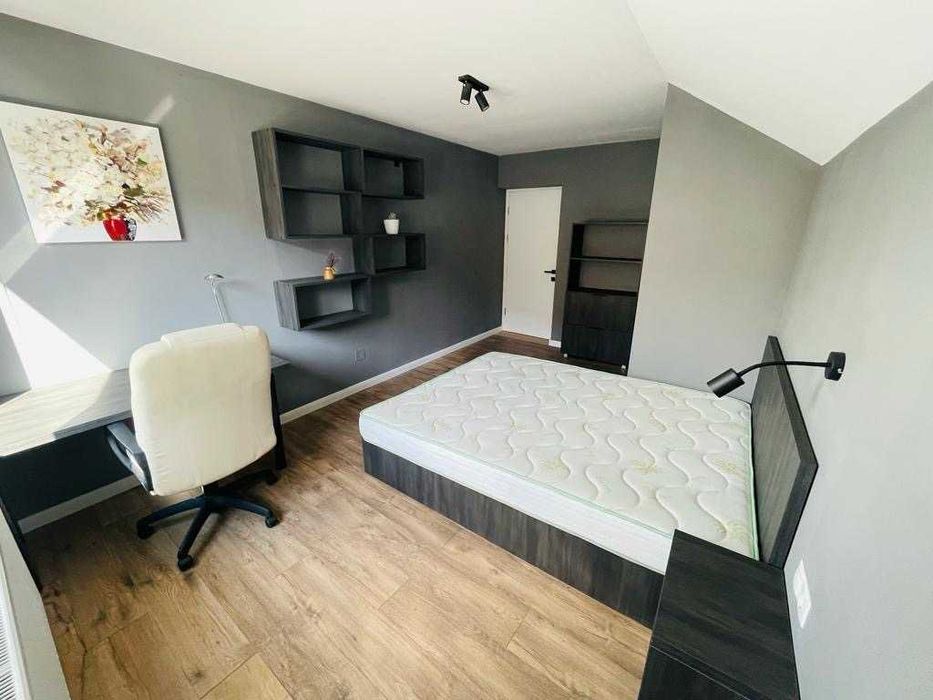 Proprietar inchiriez apartament la casa in Gruia