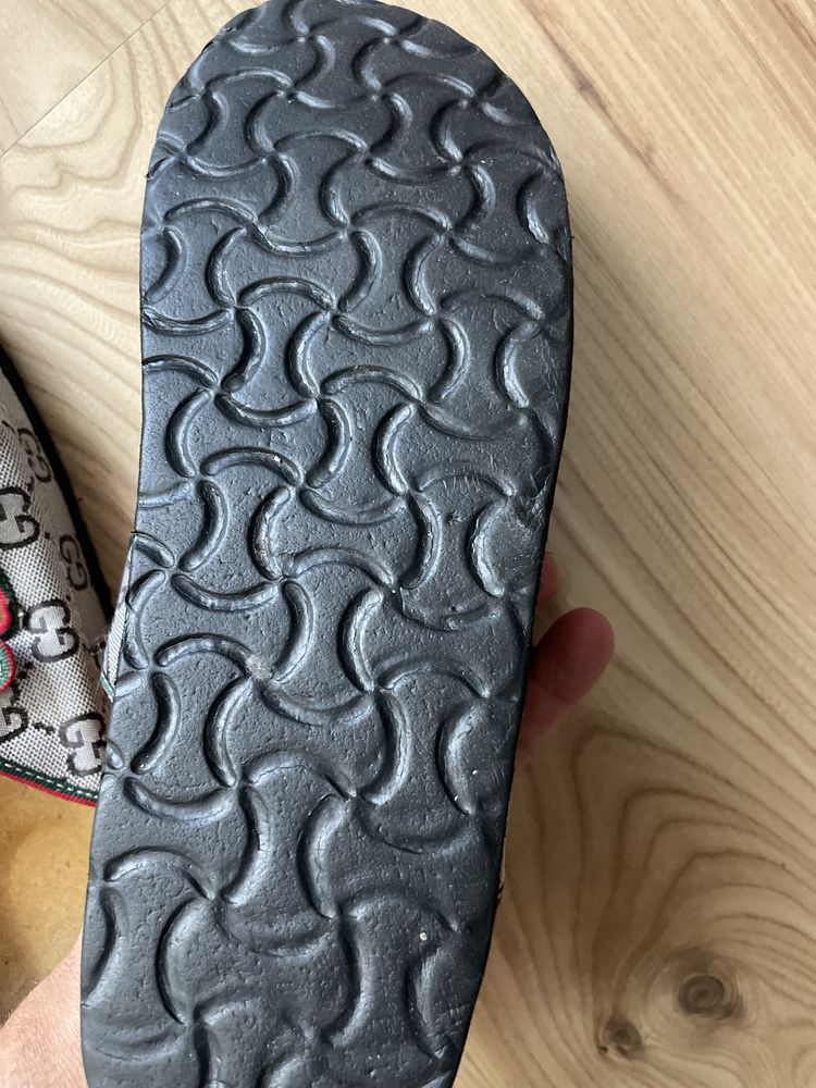 GUCCI / мъжки чехли 42,5