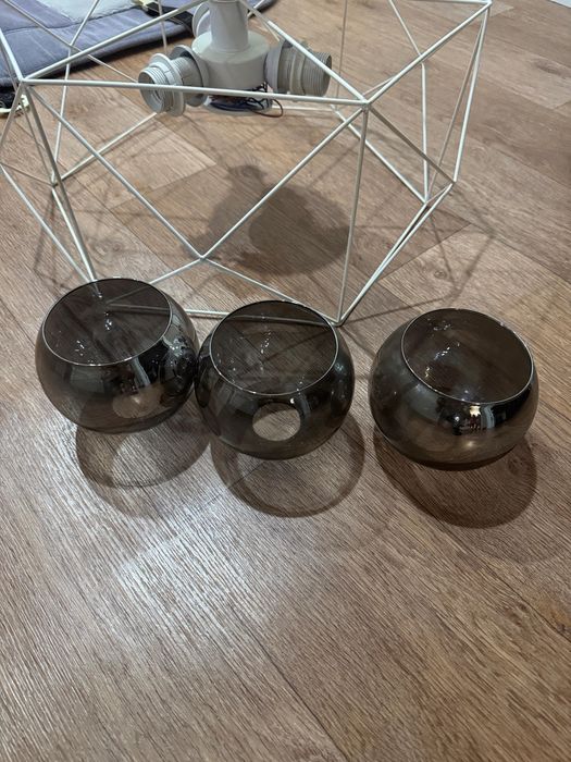 Продам люстру в отличном состоянии