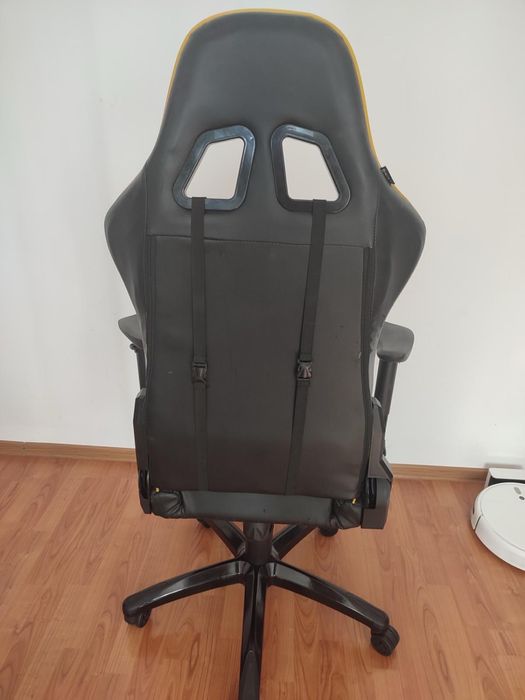 Scaun de gaming.