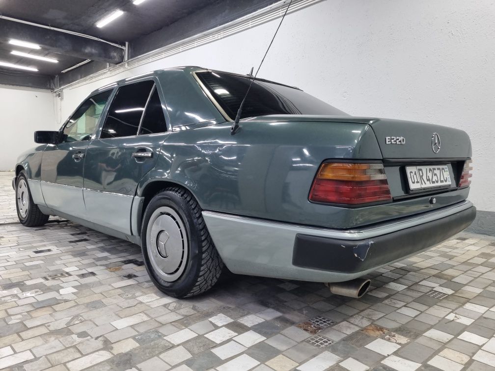 Mercedes-Benz W124