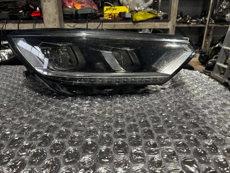 десен фар VW PASSAT 2018г.