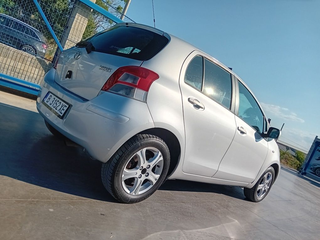 TOYOTA YARIS 1.3VVT-i Климатроник TOP