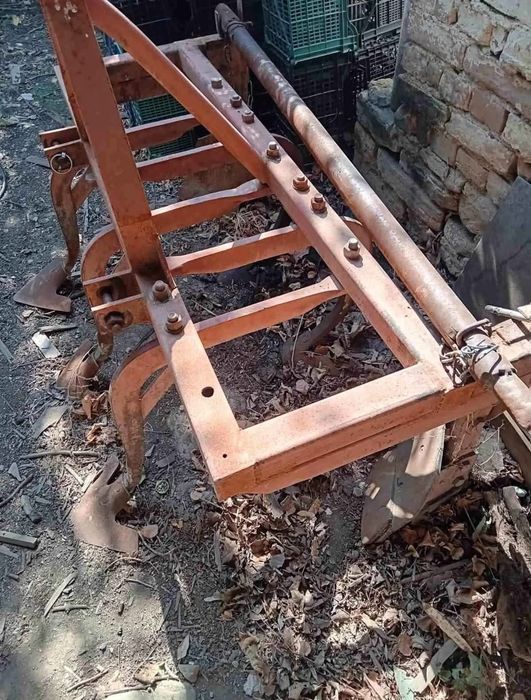 Култиватор/плуг селскостопанска техника