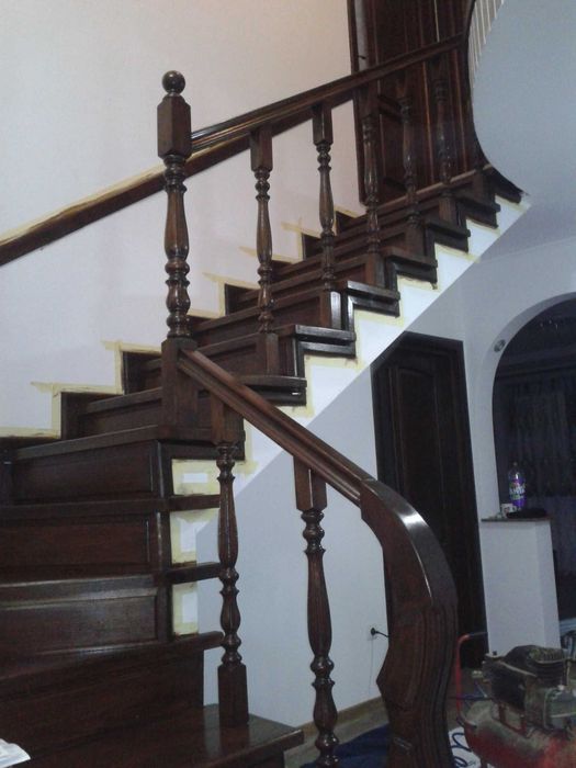 scari din lemn masiv