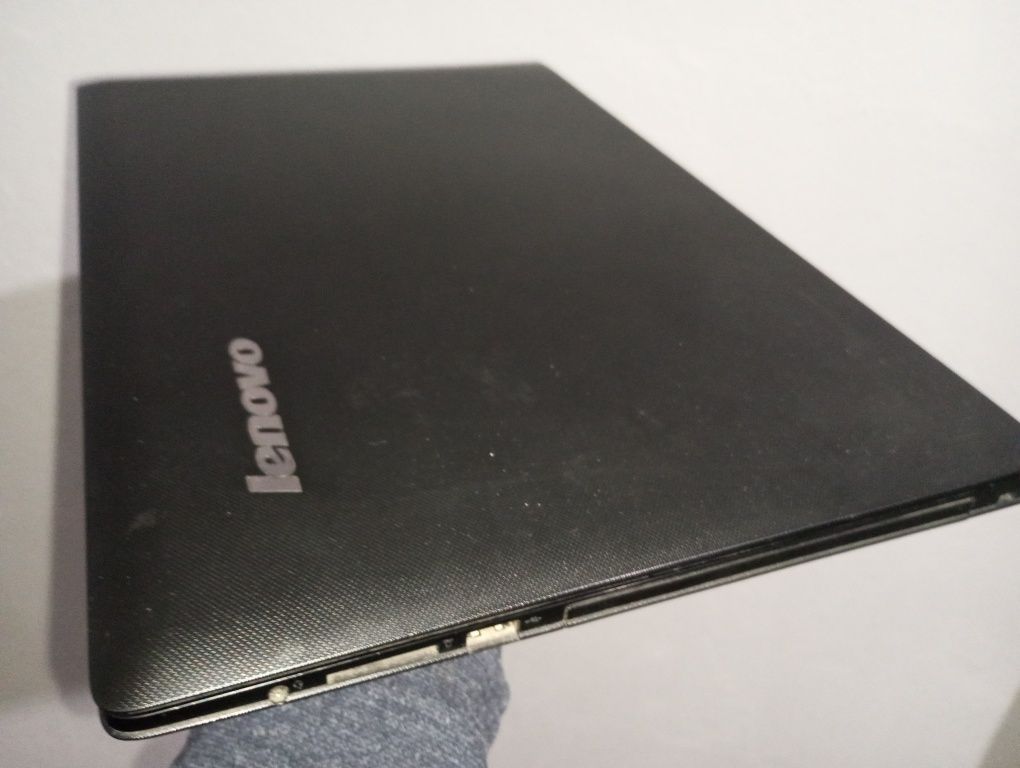 Lenovo noutbook sotiladi