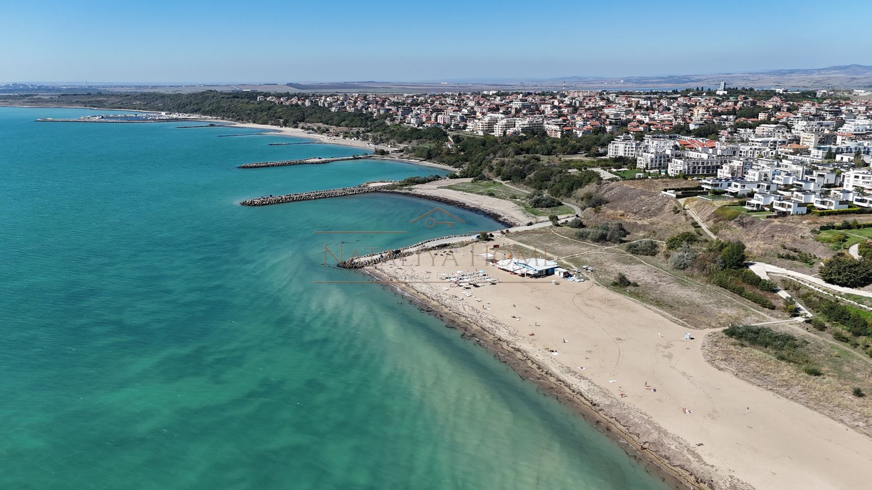 Тристаен апартамент в кв.Сарафово на първа линия море