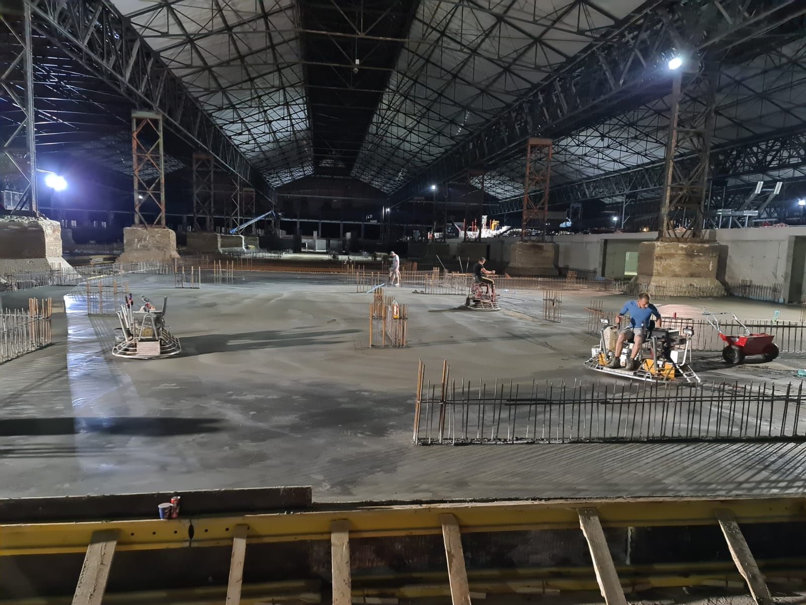 Finisare beton cu Elicopter și Cuart, turnare beton industrial !