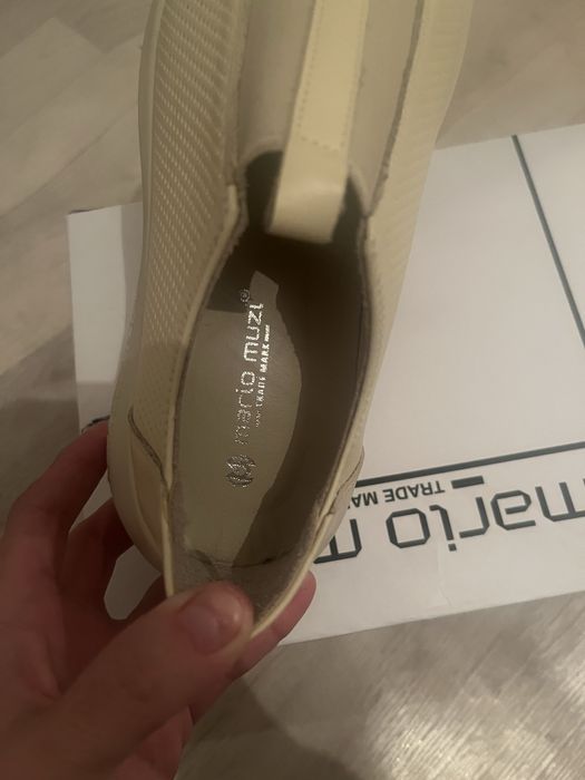 новый кроссовка , ………………..