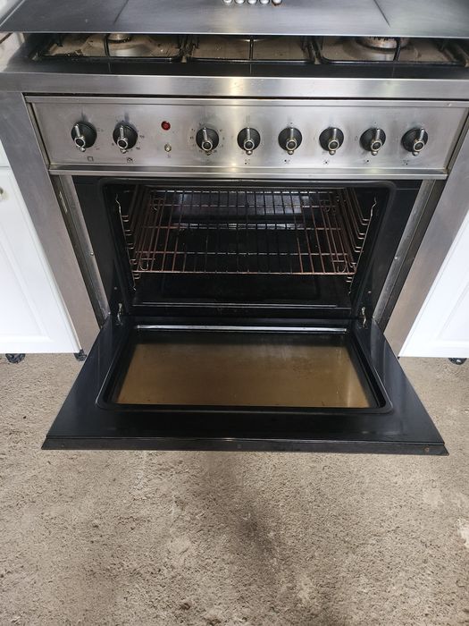 Кухня с електроуредите