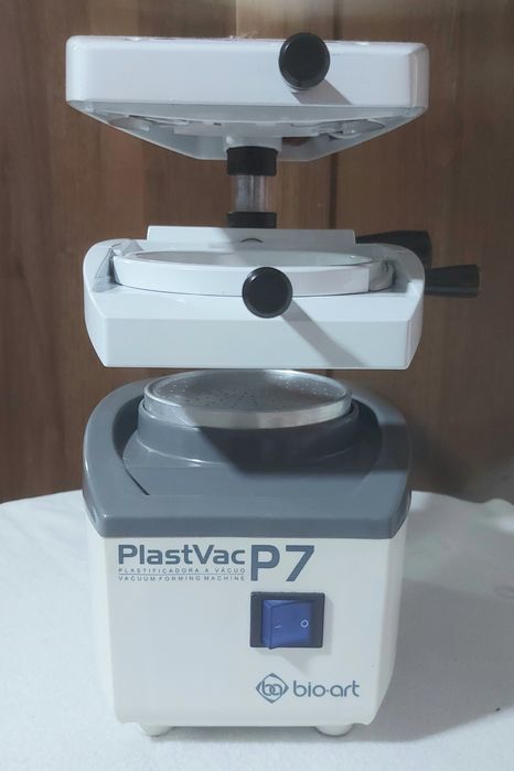 Plast Vac P7 – aparat vacuum dentar