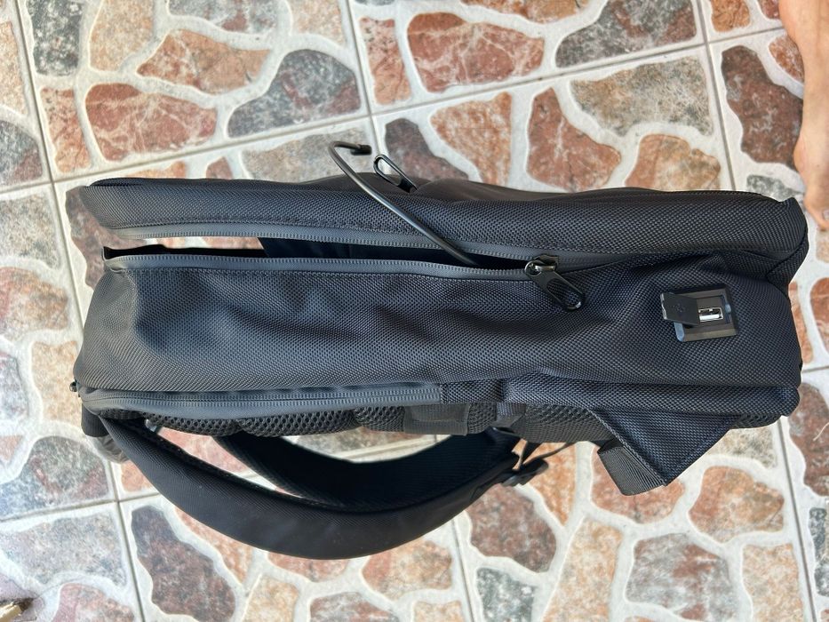 Rucsac functional cu port usb