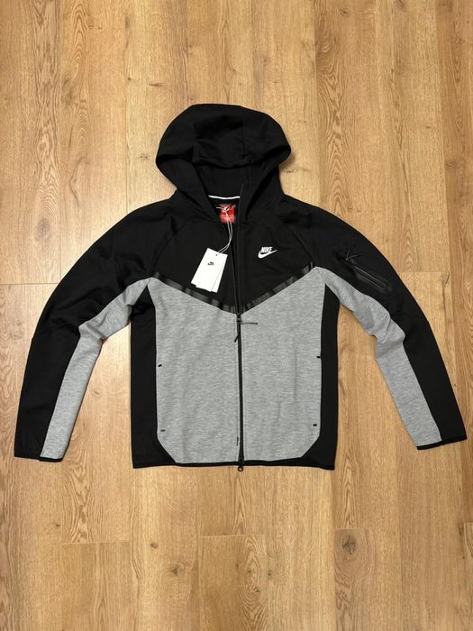 Nike tech gray and black (marimi M L Xl )