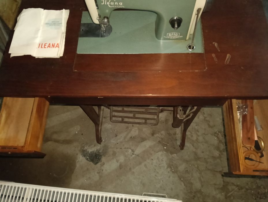 Vând mașina de cusut vintage Ileana