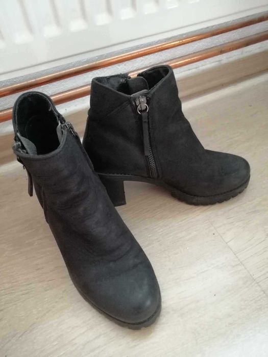 Botine negre din piele