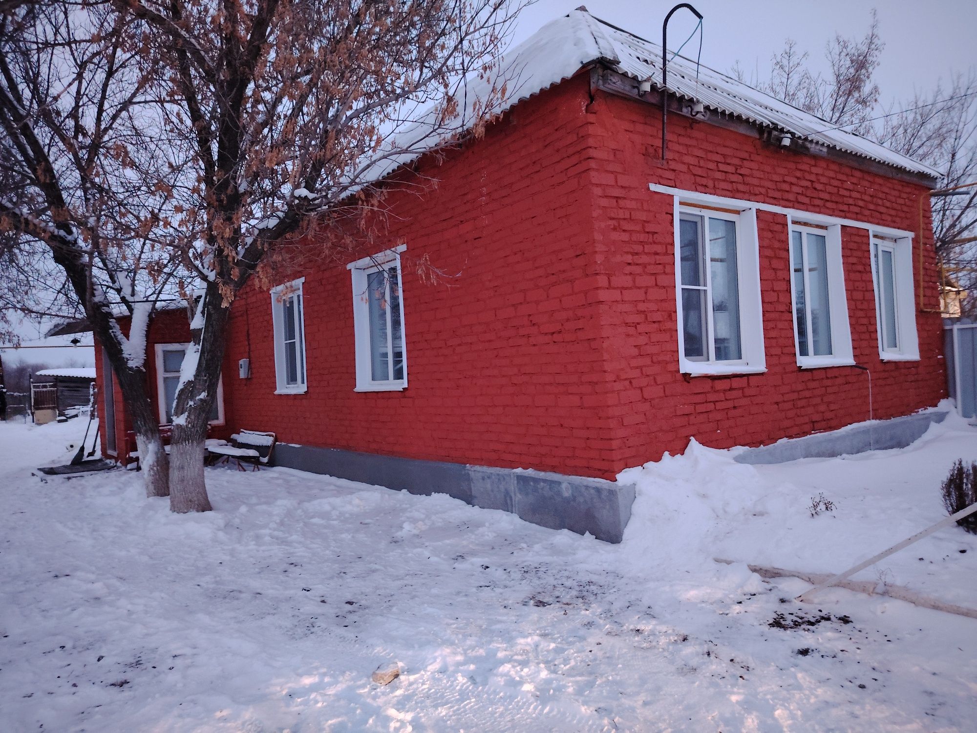 Продаём дом с мебель в п. Переметном.