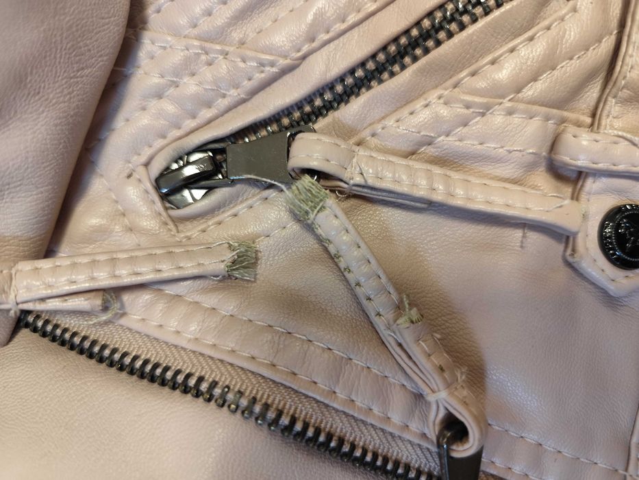 Подарявам дрехи за 2-3 години якета и рокля, лично предаване