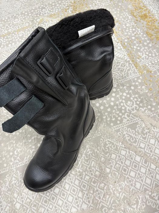 Спец. Одежда и кожаные сапоги