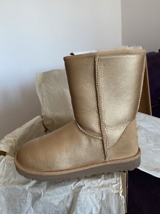 Cizme ghete UGG nr. 38 (7) Classic Short Metallic Gold