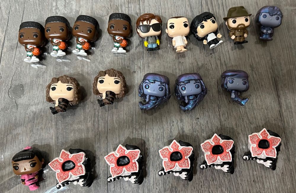 Фигурки из Kinder Stranger things Очень странные дела