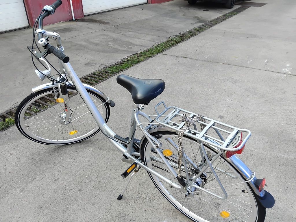 Vând bicicleta din aluminiu pentru damă