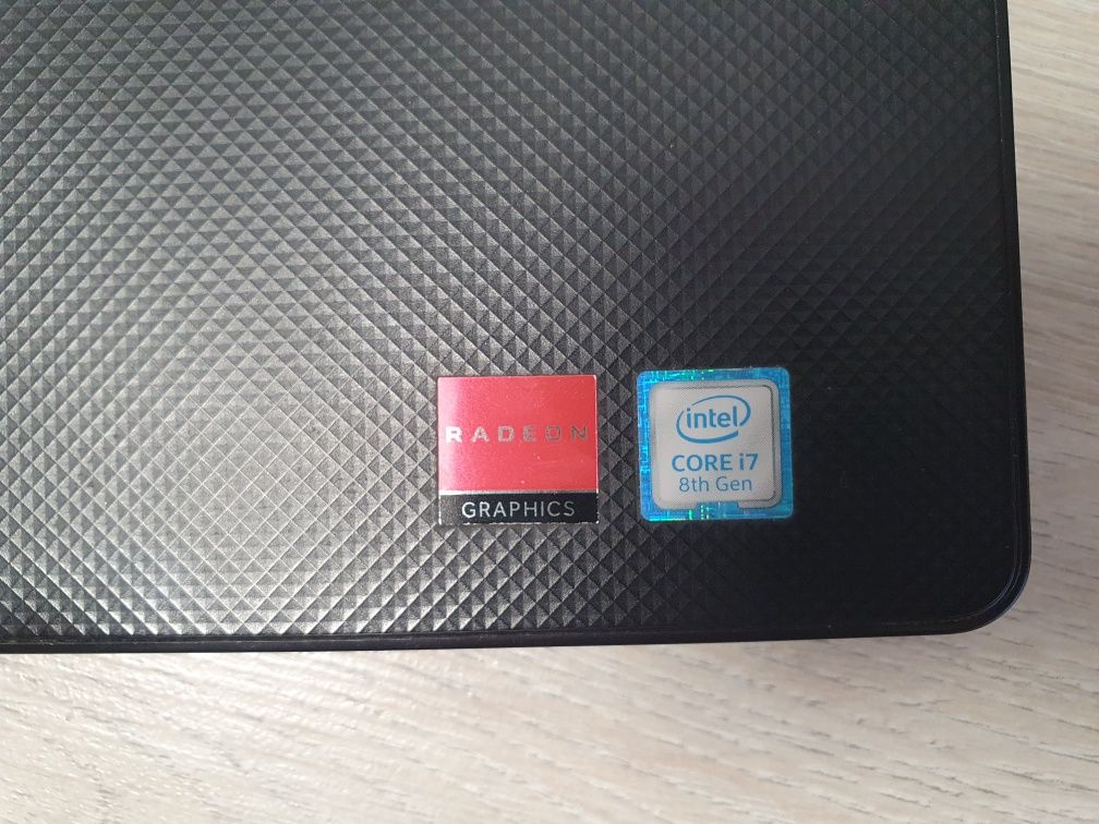 DELL Vostro 3580 , i7 gen8, ddr4, video radeon 2gb dedicata