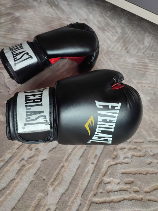 Боксови ръкавици Everlast