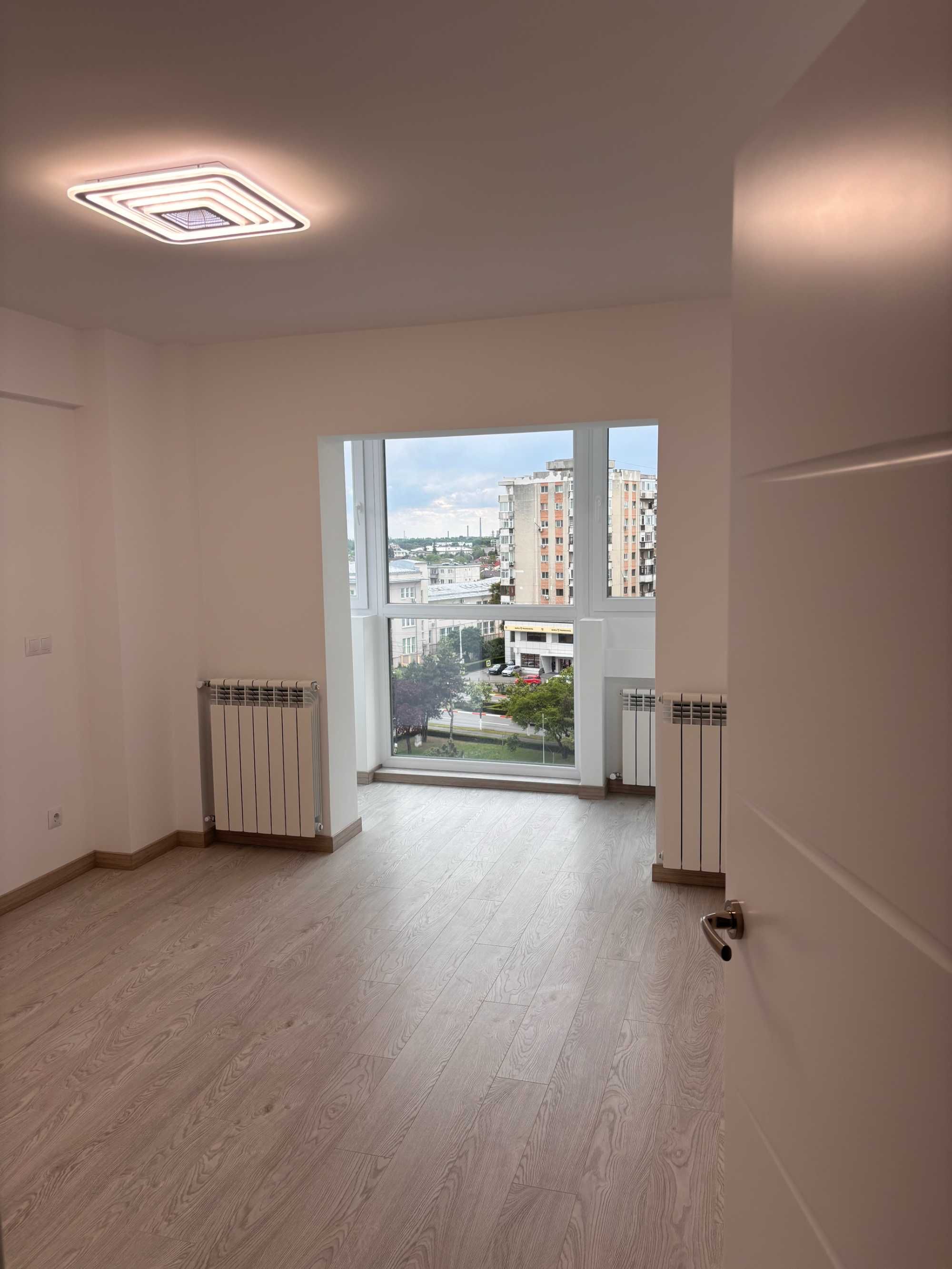 Apartament cu 3 camere, 2 bai, 2 balcoane, decomandat, complet renovat