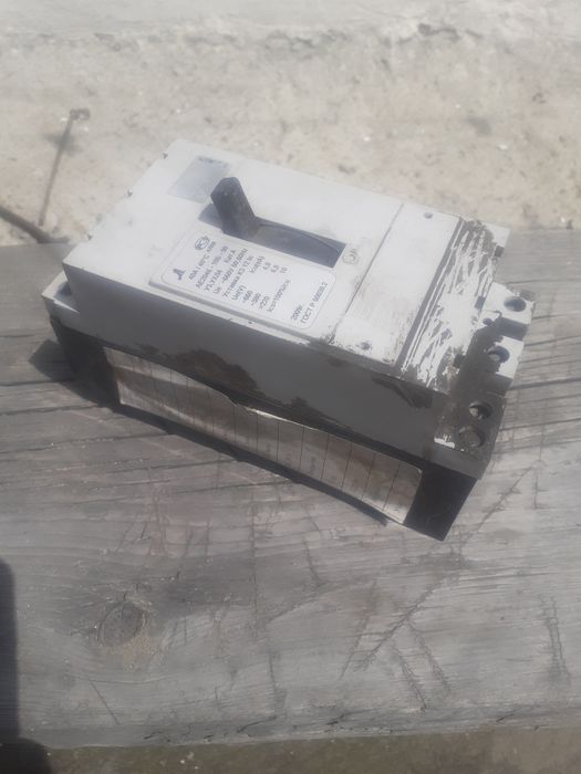 Рубильник электрический